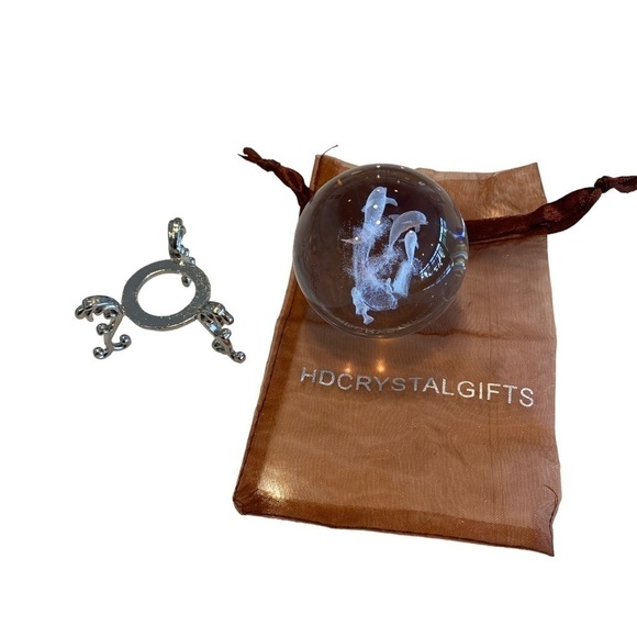 HDCRYSTALGIFTS 3D Crystal Decorative Ball Laser Engraved Dolphin Paperweight - Picture 11 of 14